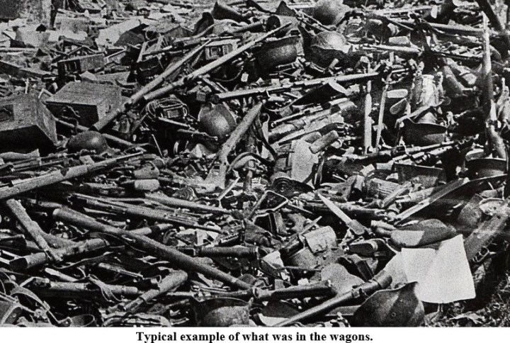 This image has an empty alt attribute; its file name is guns.jpg